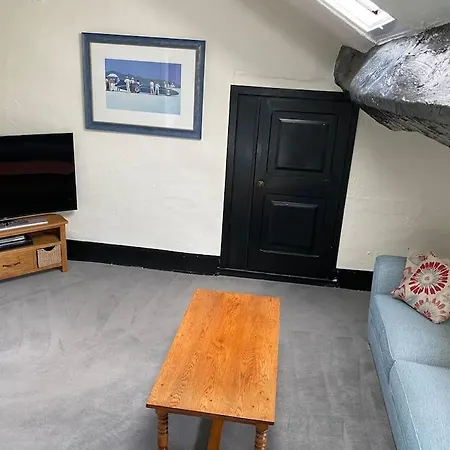 Mellor Hall Loft - Unique Apartment In Historic Property Stockport Exterior photo